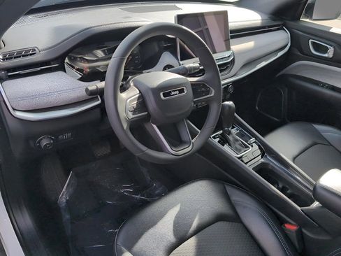 Used 2024 Jeep Compass Latitude AWD/4WD image 8