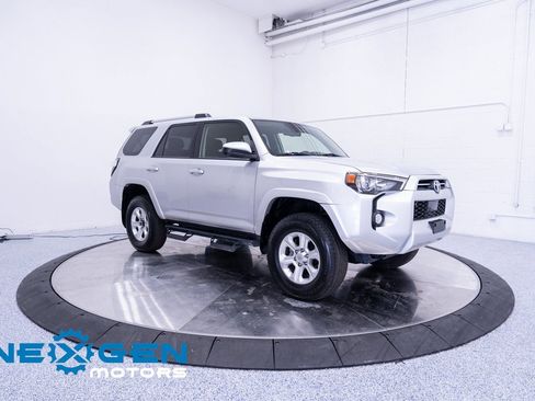 Used 2020 Toyota 4Runner SR5 AWD/4WD image 54