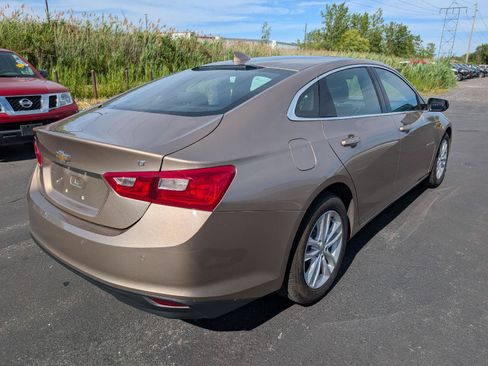 Used 2018 Chevrolet Malibu LT w/ Driver Confidence Package FWD image 6