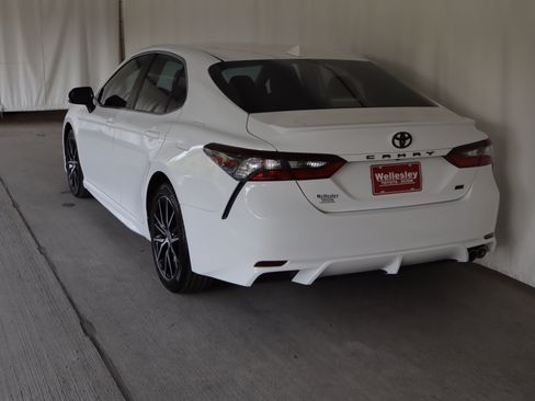 Used 2022 Toyota Camry SE FWD image 24