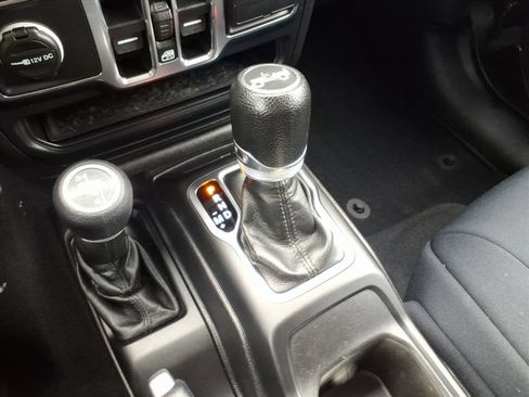 Used 2018 Jeep Wrangler Unlimited Sport S image 20