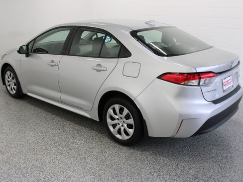 Used 2025 Toyota Corolla LE FWD image 9