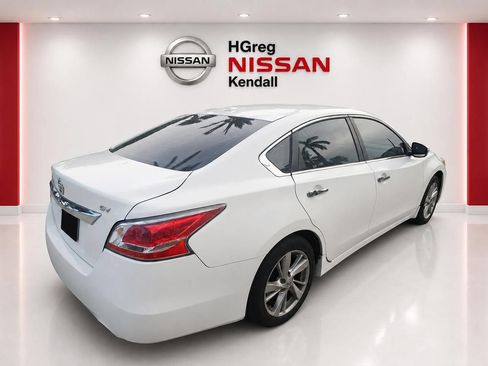 Used 2015 Nissan Altima 2.5 SV w/ Convenience Package FWD image 2