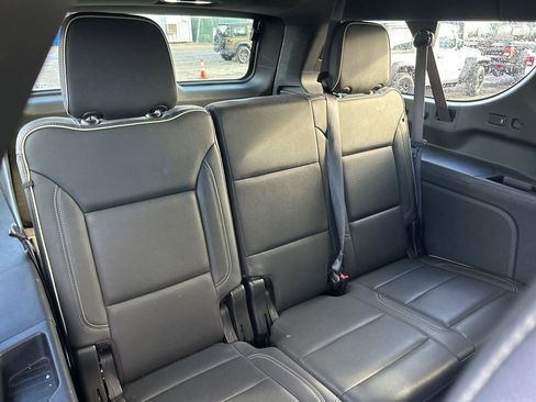 Used 2024 GMC Yukon XL SLT image 30