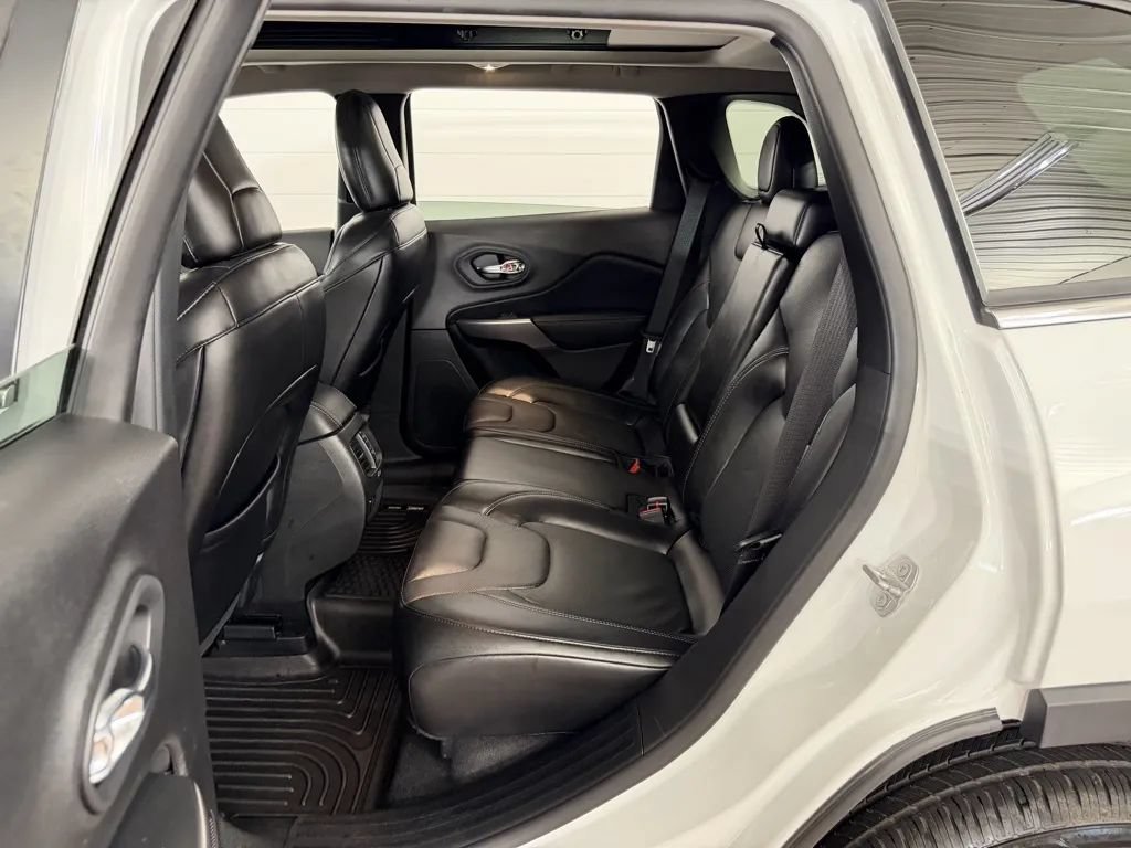 Used 2021 Jeep Cherokee Limited AWD/4WD image 30
