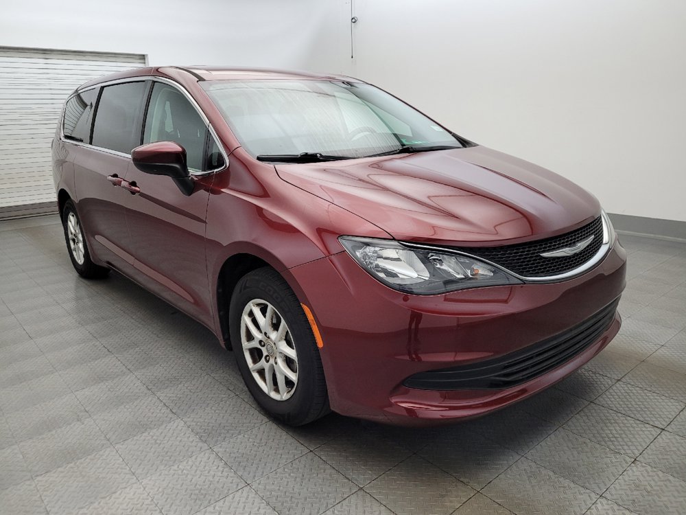 Used 2017 Chrysler Pacifica Touring FWD image 13