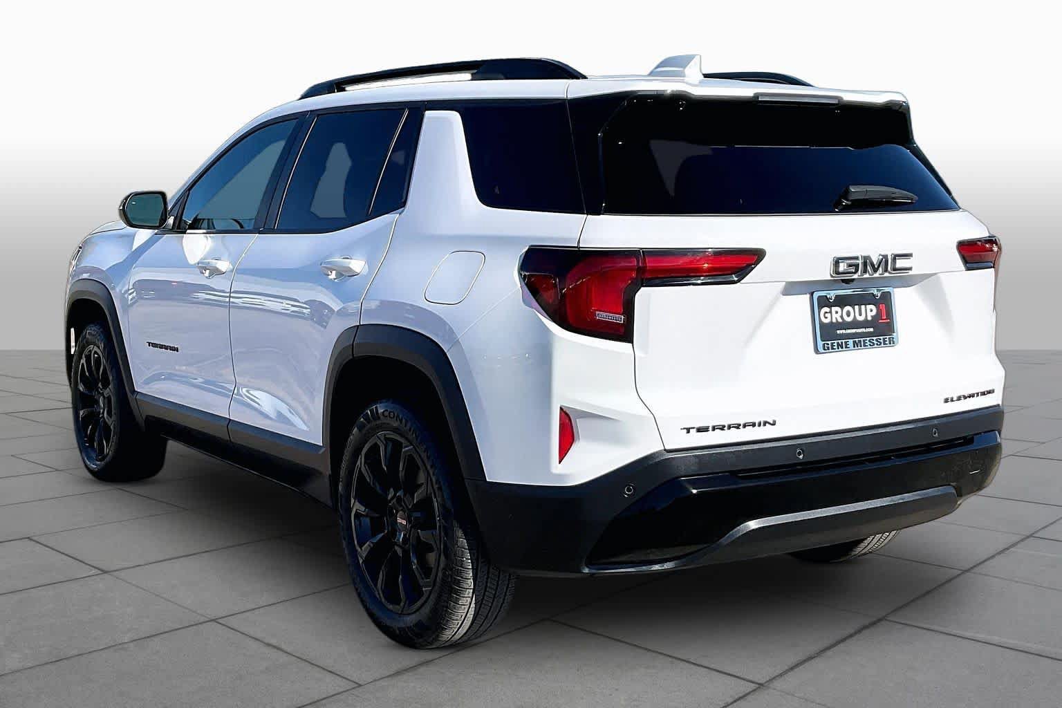 Used 2026 GMC Terrain Elevation w/ Elevation Premium Package FWD image 11