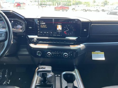 Used 2022 GMC Sierra 1500 SLT w/ SLT Convenience Package AWD/4WD image 17