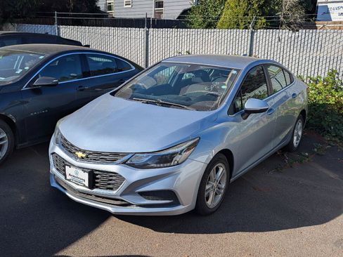 Used 2018 Chevrolet Cruze LT w/ LT Fleet Convenience Package FWD image 1