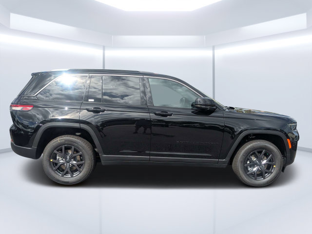 New 2027 Jeep Grand Cherokee Altitude AWD/4WD image 2