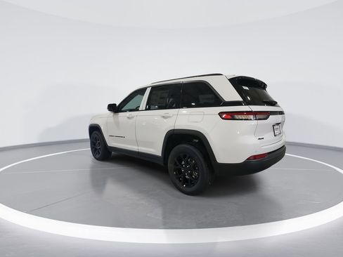 New 2026 Jeep Grand Cherokee Altitude image 6