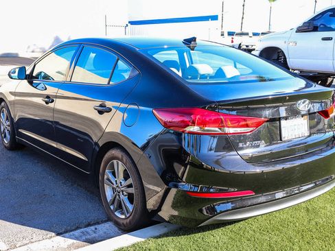 Used 2017 Hyundai Elantra SE image 5