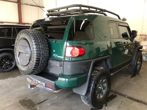Used 2011 Toyota FJ Cruiser 4WD w/ Upgrade Pkg image 3