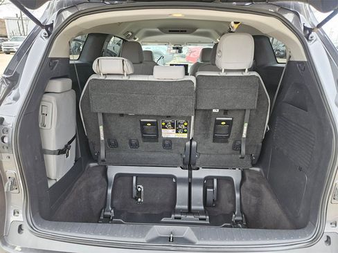 Used 2025 Toyota Sienna LE image 24