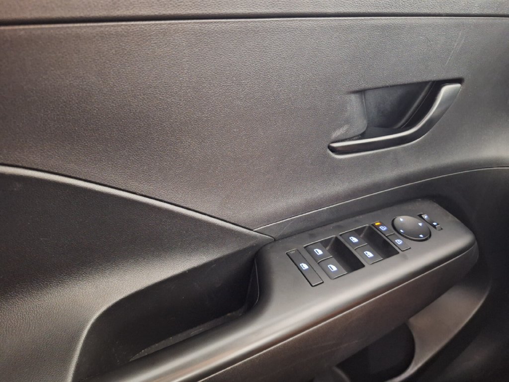 Used 2026 Hyundai Kona SEL Sport FWD image 19