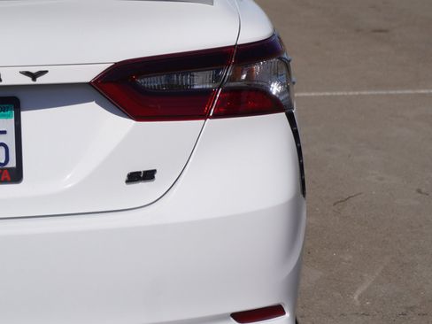 Used 2023 Toyota Camry SE FWD image 10
