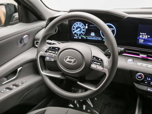 Used 2024 Hyundai Elantra Blue FWD image 16