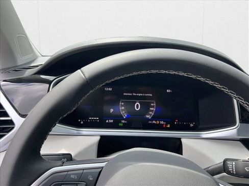 New 2025 Volkswagen Taos SE image 11