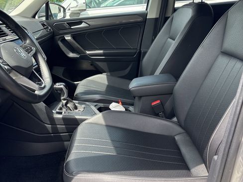 Used 2022 Volkswagen Tiguan SE FWD image 16