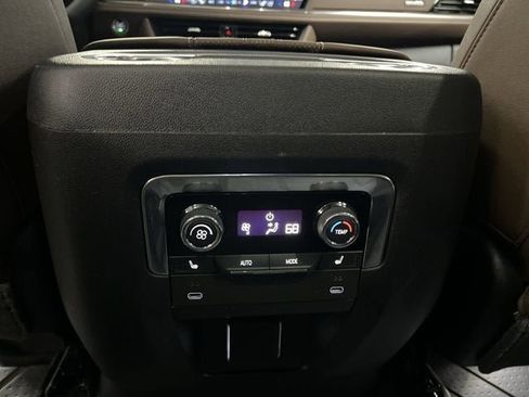 Certified 2025 Chevrolet Tahoe High Country AWD/4WD image 22
