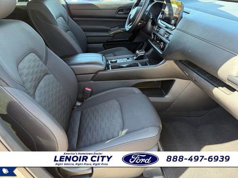 Used 2023 Nissan Pathfinder S AWD/4WD image 13