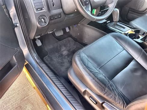 Used 2010 Ford Escape Limited image 3