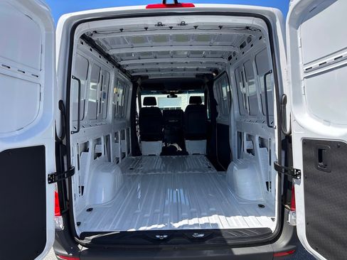 Used 2025 Mercedes-Benz Sprinter 2500 image 20