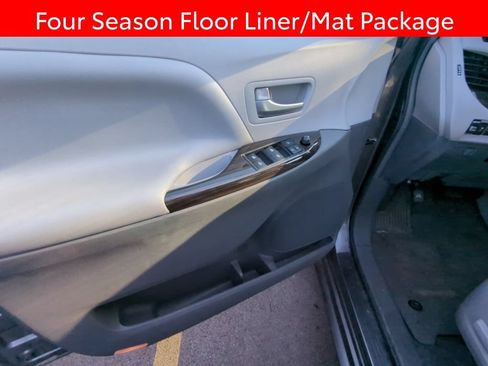Used 2017 Toyota Sienna XLE Premium AWD/4WD image 9