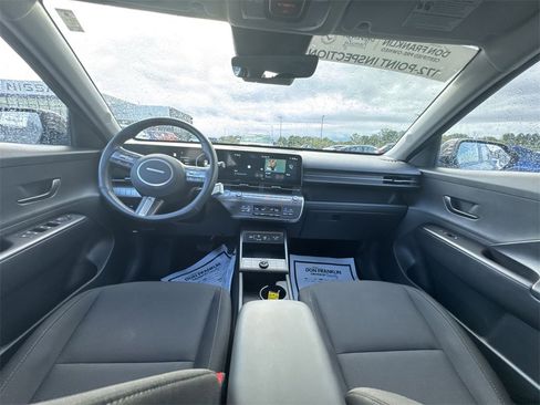Used 2025 Hyundai Kona SEL image 10