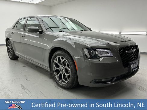 Used 2018 Chrysler 300 S image 3