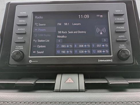 Used 2022 Toyota RAV4 XLE AWD/4WD image 14