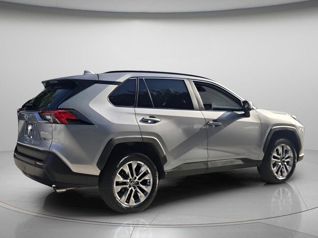 Used 2025 Toyota RAV4 XLE Premium FWD image 6