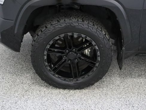 Used 2023 Toyota Tundra Platinum w/ Advanced Package image 11