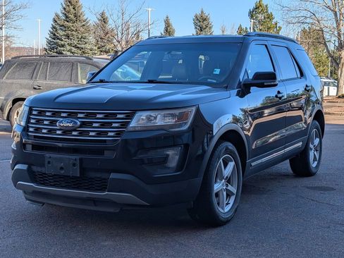 Used 2016 Ford Explorer XLT w/ Equipment Group 202A image 3