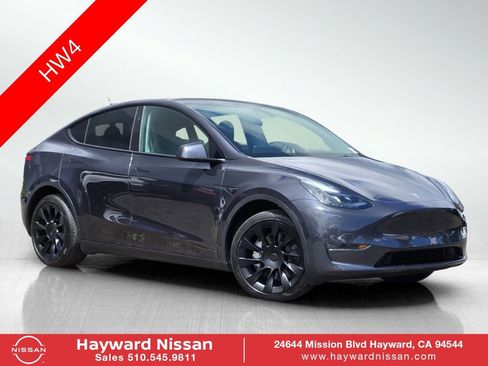 Used 2024 Tesla Model Y Long Range AWD/4WD image 1