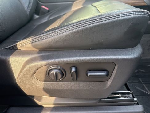 Used 2020 Chevrolet Silverado 1500 High Country image 34