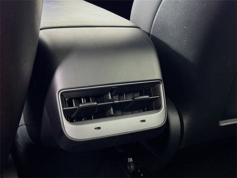 Used 2021 Tesla Model 3 Standard Range Plus image 33