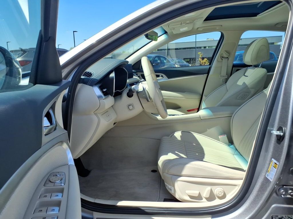 Used 2026 Genesis G70 2.5T Prestige RWD image 16