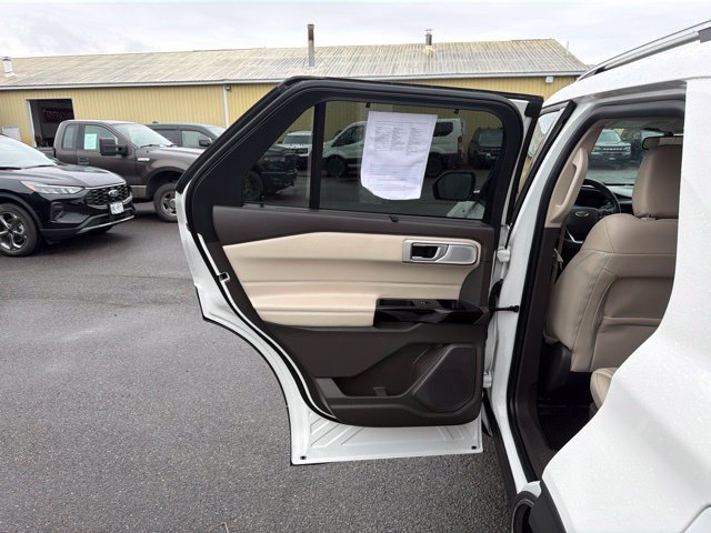 Used 2024 Ford Explorer Platinum w/ Technology Package AWD/4WD image 43
