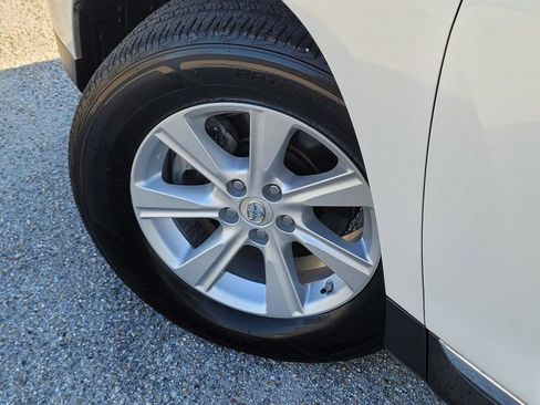 Used 2011 Toyota Highlander SE image 30