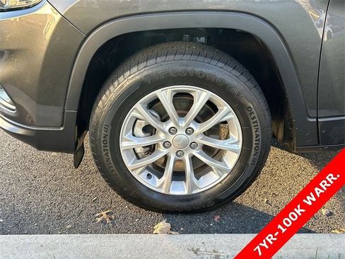 Certified 2022 Jeep Cherokee Latitude Lux w/ Sun & Sound Group image 10