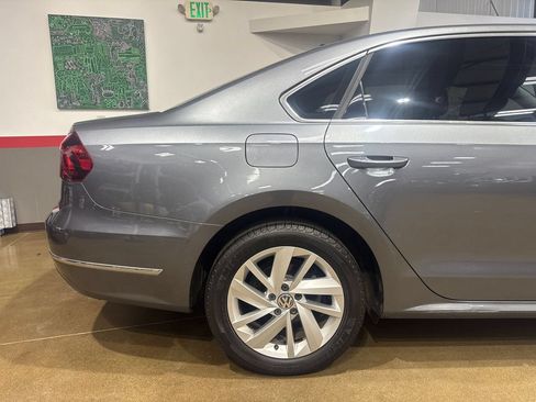 Used 2018 Volkswagen Passat 2.0T SE FWD image 50