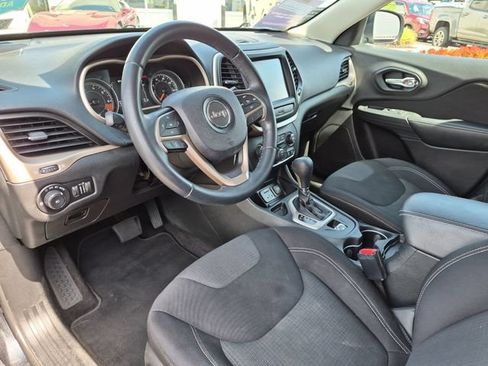 Used 2015 Jeep Cherokee Latitude FWD image 12