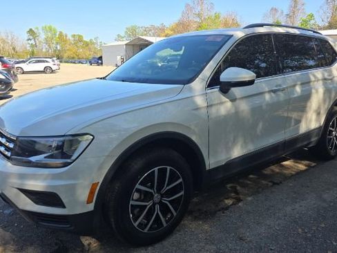 Used 2021 Volkswagen Tiguan SE w/ Panoramic Sunroof Package image 1