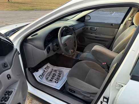 Used 2002 Ford Taurus SE image 10