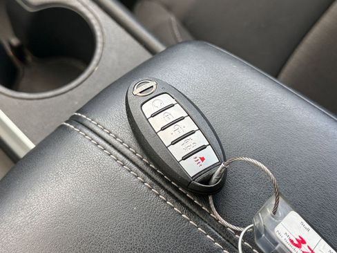Used 2025 Nissan Altima 2.5 SV FWD image 21