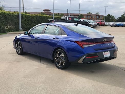 Used 2025 Hyundai Elantra Limited image 7