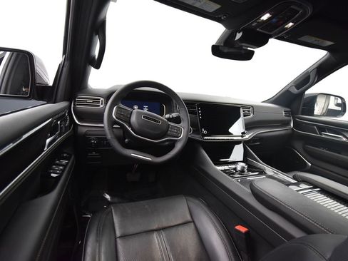 Used 2024 Jeep Wagoneer 4WD w/ Convenience Group I image 11