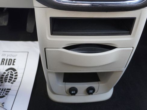 Used 2014 Dodge Grand Caravan SE FWD image 14