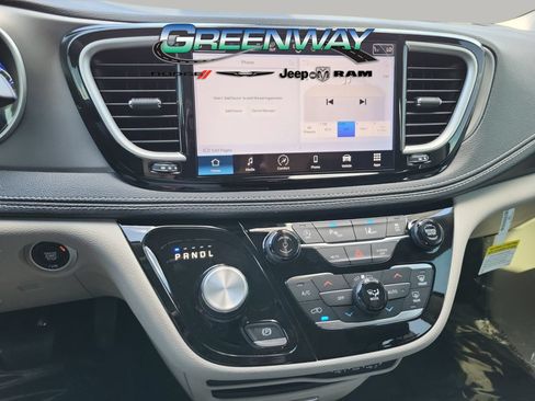 Used 2023 Chrysler Pacifica Touring-L FWD image 20